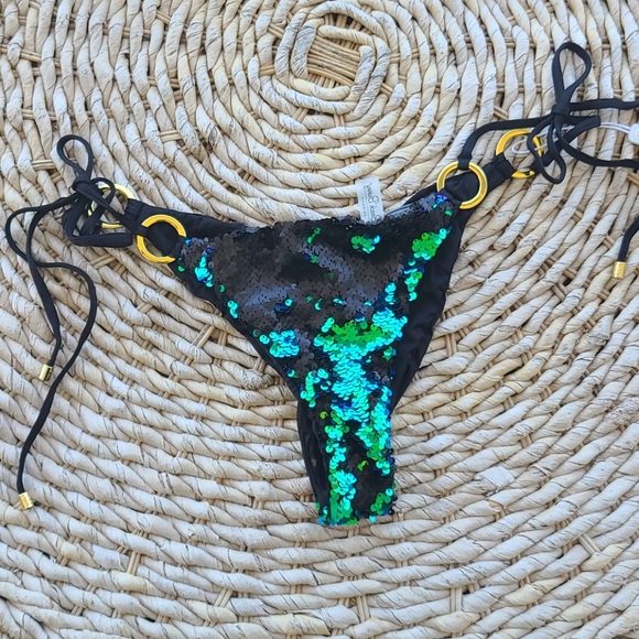 Beach Bunny Bikini set - Picture 5 of 6